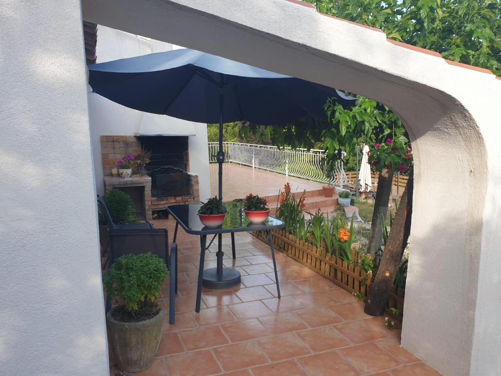 Sous Les Chenes Hotel Saint-Martin-de-Bromes Bagian luar foto